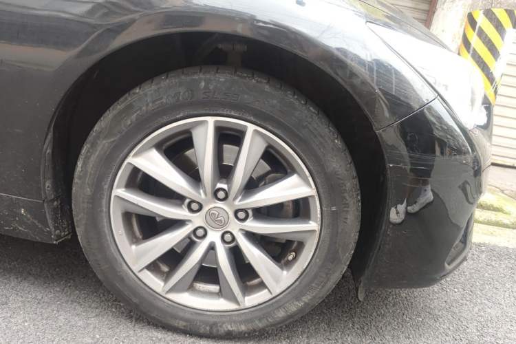 Used Infiniti Q50L 2018 2.0T Comfort Edition China VI Standard Right Front Wheel Hub