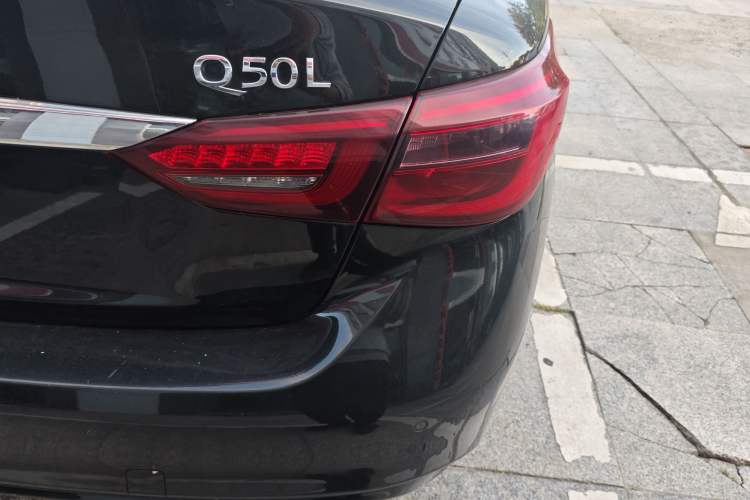 Used Infiniti Q50L 2018 2.0T Comfort Edition China VI Standard Right Rear Taillight