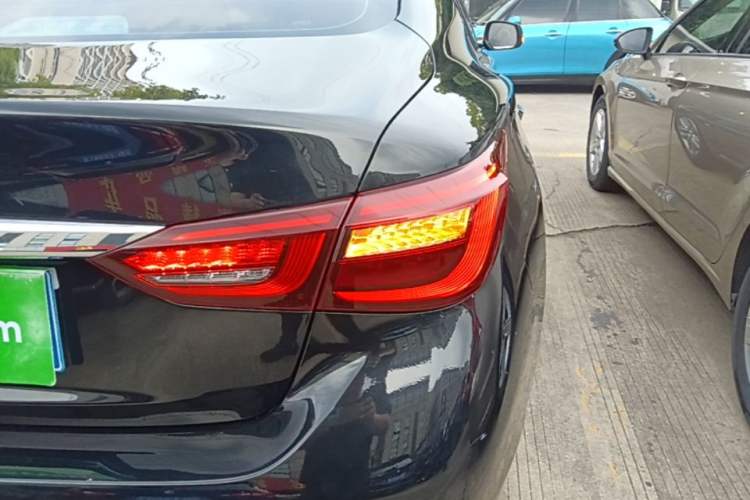 Used Infiniti Q50L 2018 2.0T Comfort Edition China V Standard Right Rear Taillight
