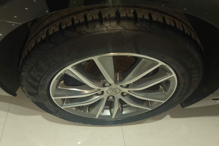 Used Infiniti Q50L 2018 2.0T Comfort Edition China VI Standard Right Rear Wheel Hub