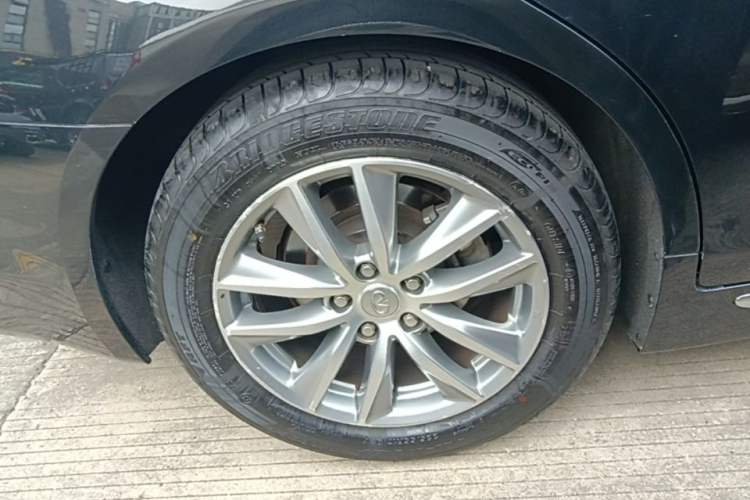 Used Infiniti Q50L 2018 2.0T Comfort Edition China V Standard Right Rear Wheel Hub