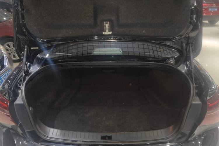 Used Infiniti Q50L 2018 2.0T Comfort Edition China VI Standard Trunk