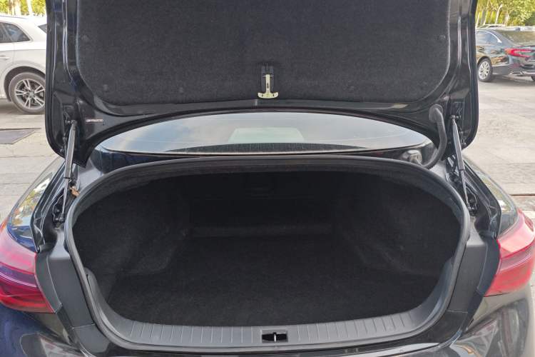 Used Infiniti Q50L 2018 2.0T Comfort Edition China VI Standard Trunk