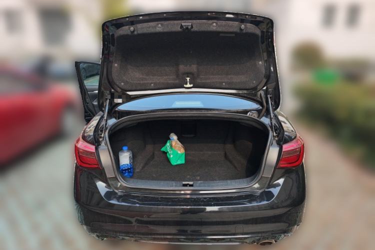 Used Infiniti Q50L 2018 2.0T Enjoyment Version China V Standard Trunk