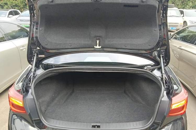 Used Infiniti Q50L 2018 2.0T Comfort Edition China V Standard Trunk