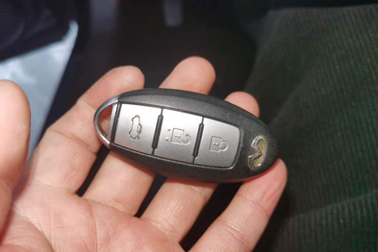 Used Infiniti Q50L 2018 2.0T Comfort Edition China VI Standard Vehicle Key