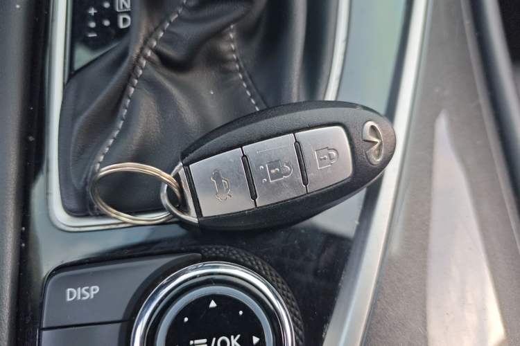 Used Infiniti Q50L 2018 2.0T Comfort Edition China VI Standard Vehicle Key