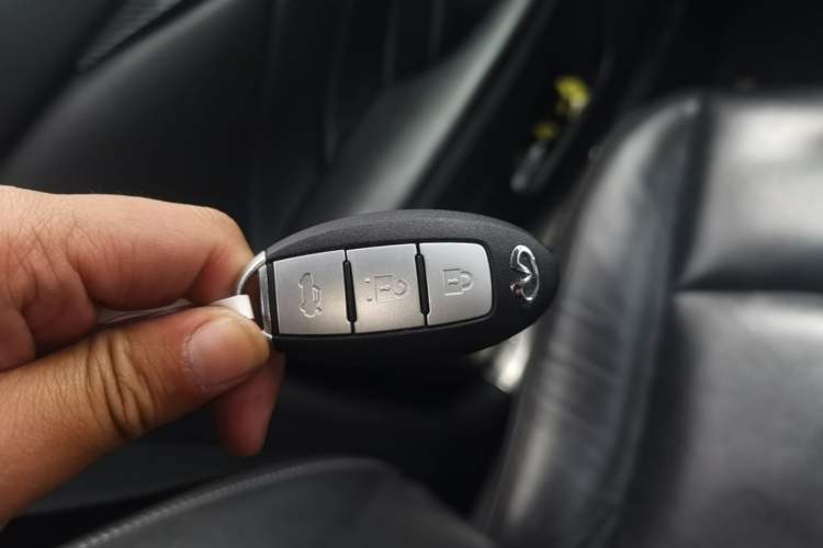 Used Infiniti Q50L 2018 2.0T Enjoyment Version China V Standard Vehicle Key