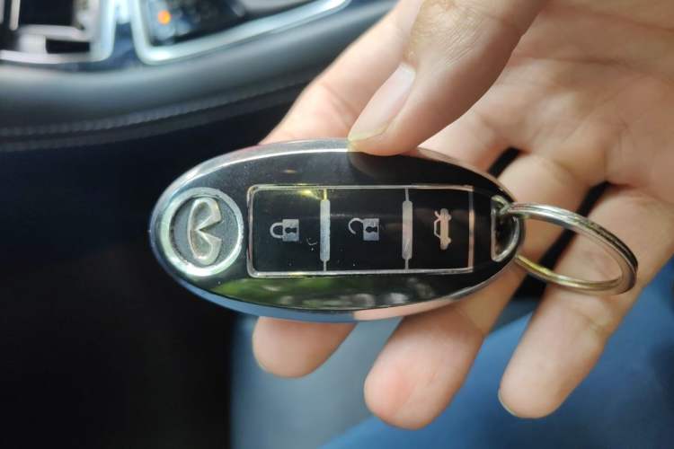 Used Infiniti Q50L 2018 2.0T Comfort Edition China VI Standard Vehicle Key