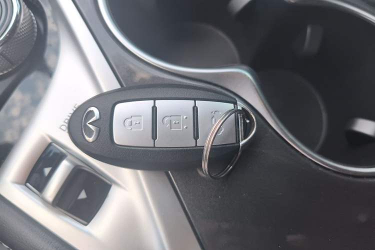 Used Infiniti Q50L 2018 2.0T Comfort Edition China VI Standard Vehicle Key