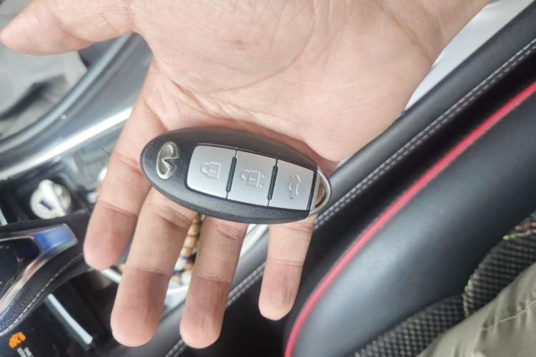 Used Infiniti Q50L 2018 2.0T Comfort Edition China VI Standard Vehicle Key