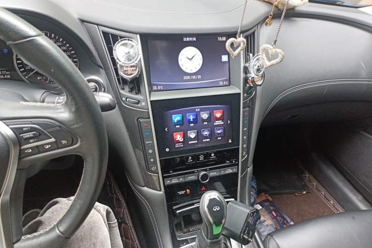 Used Infiniti Q50L 2018 2.0T Comfort Edition China VI Standard Audio And AC Panel