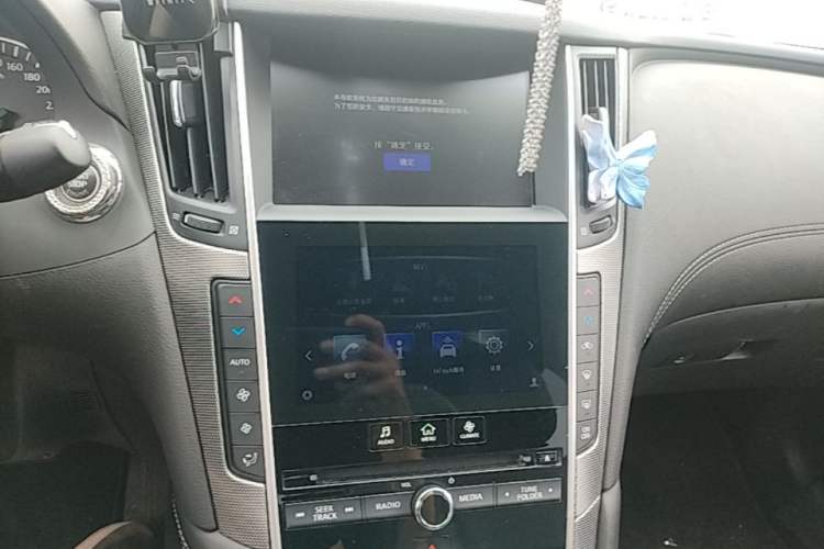 Used Infiniti Q50L 2018 2.0T Enjoyment Version China VI Standard Audio And AC Panel