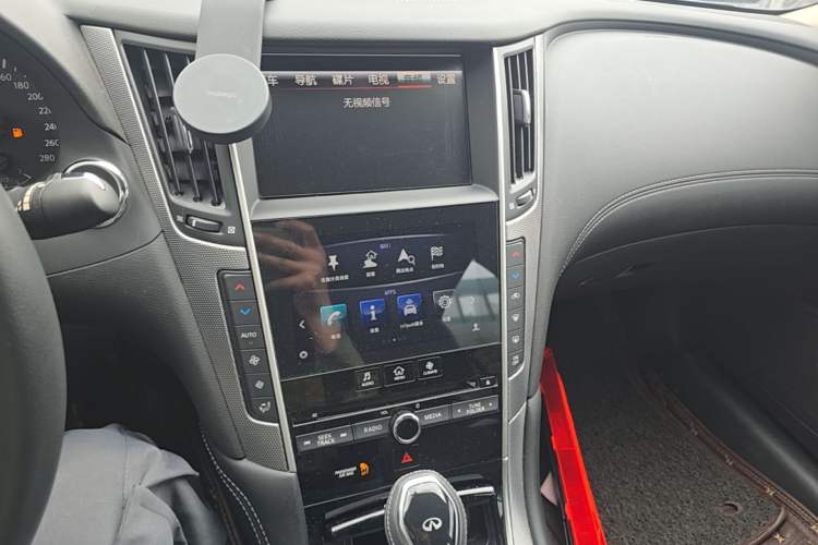 Used Infiniti Q50L 2018 2.0T Enjoyment Version China V Standard Audio And AC Panel