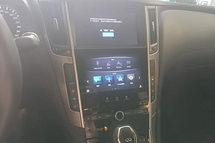 Used Infiniti Q50L 2018 2.0T Enjoyment Version China VI Standard Audio And AC Panel