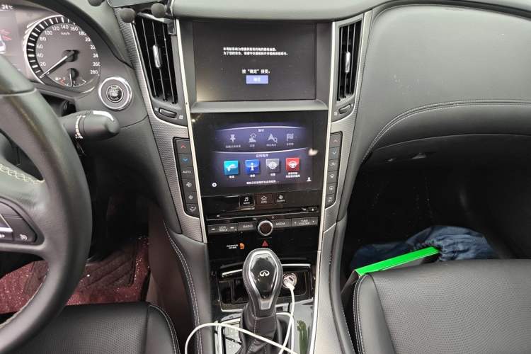 Used Infiniti Q50L 2018 2.0T Enjoyment Version China VI Standard Audio And AC Panel
