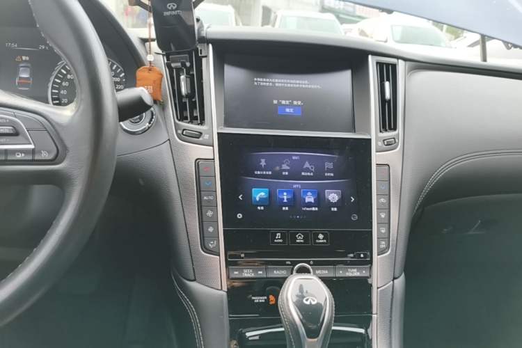Used Infiniti Q50L 2018 2.0T Enjoyment Version China VI Standard Audio And AC Panel