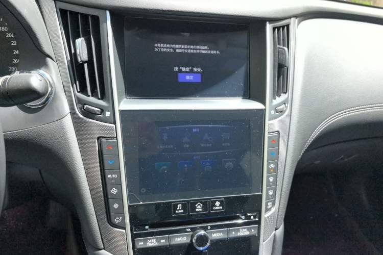 Used Infiniti Q50L 2018 2.0T Enjoyment Version China VI Standard Audio And AC Panel