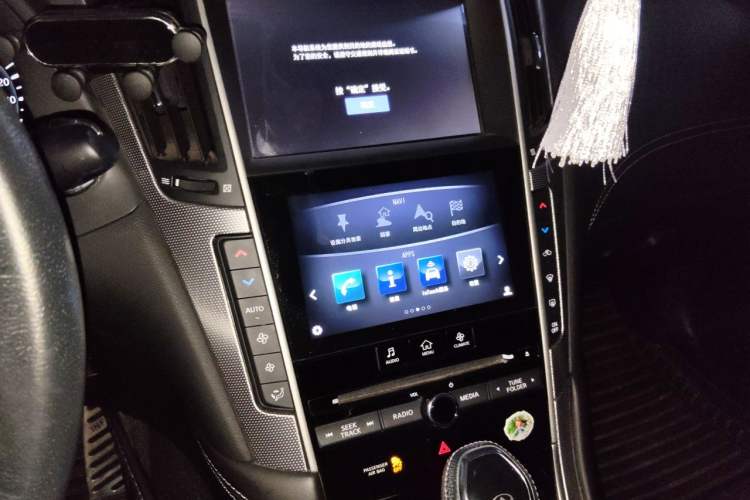 Used Infiniti Q50L 2018 2.0T Enjoyment Version China VI Standard Audio And AC Panel