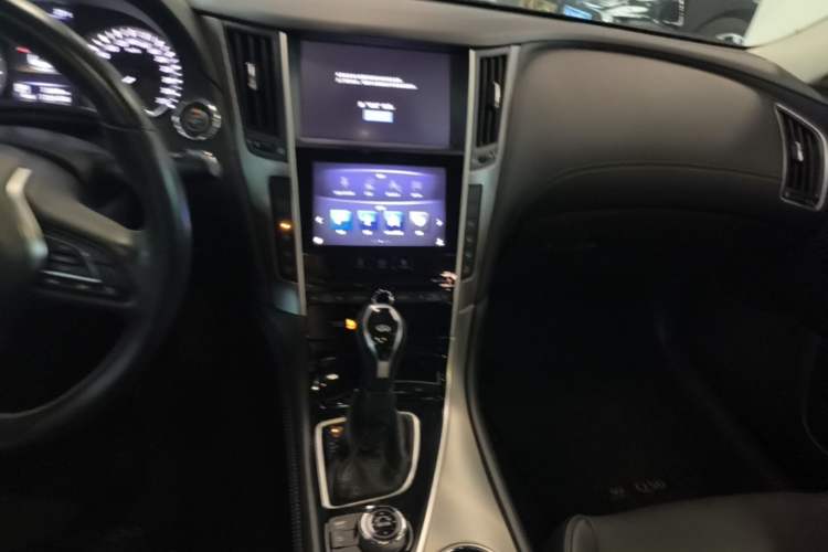 Used Infiniti Q50L 2018 2.0T Enjoyment Version China VI Standard Audio And AC Panel