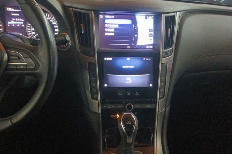 Used Infiniti Q50L 2018 2.0T Enjoyment Version China V Standard Audio And AC Panel