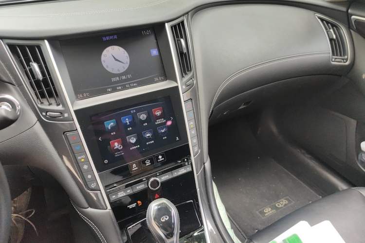 Used Infiniti Q50L 2018 2.0T Comfort Edition China VI Standard Audio And AC Panel