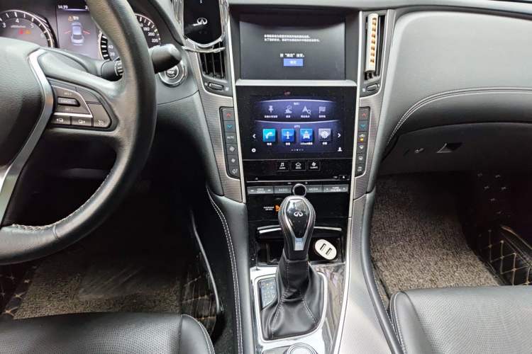 Used Infiniti Q50L 2018 2.0T Enjoyment Version China VI Standard Audio And AC Panel