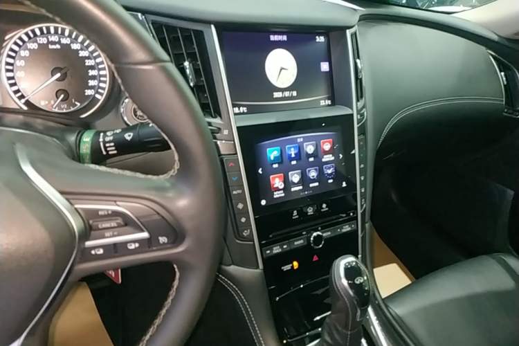 Used Infiniti Q50L 2018 2.0T Comfort Edition China VI Standard Audio And AC Panel