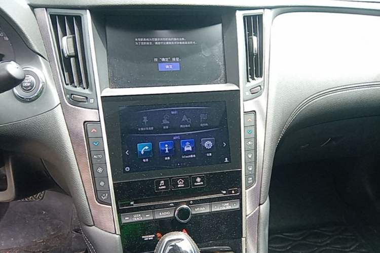 Used Infiniti Q50L 2018 2.0T Enjoyment Version China VI Standard Audio And AC Panel