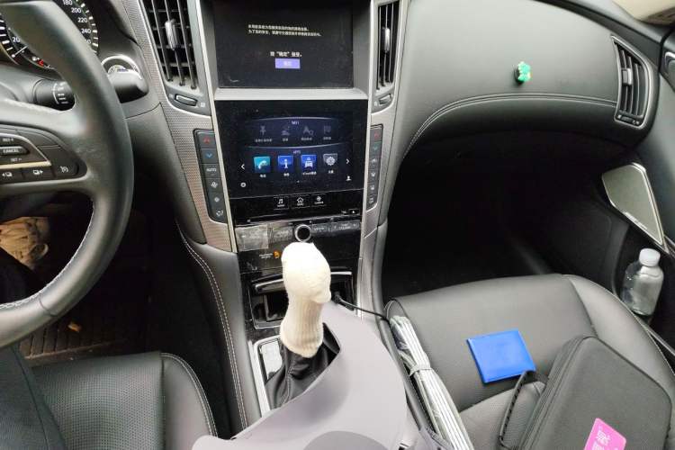 Used Infiniti Q50L 2018 2.0T Enjoyment Version China VI Standard Audio And AC Panel