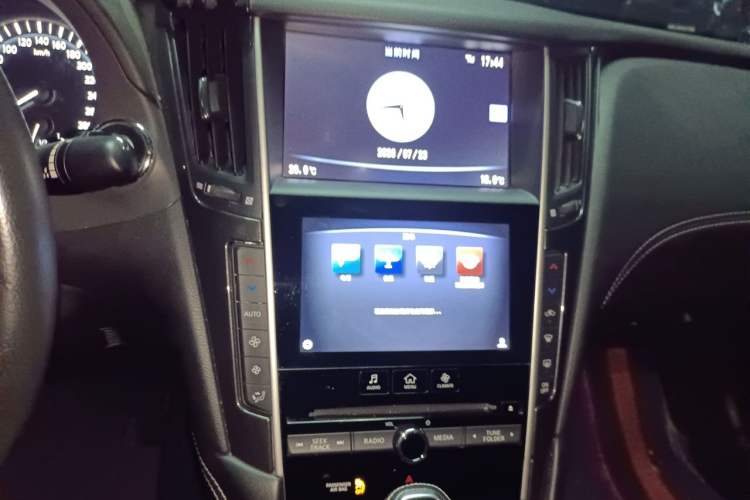 Used Infiniti Q50L 2018 2.0T Comfort Edition China VI Standard Audio And AC Panel