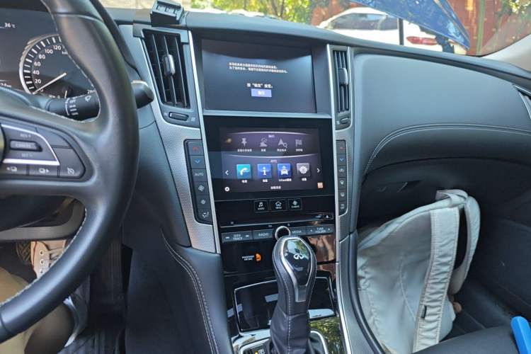 Used Infiniti Q50L 2018 2.0T Enjoyment Version China VI Standard Audio And AC Panel