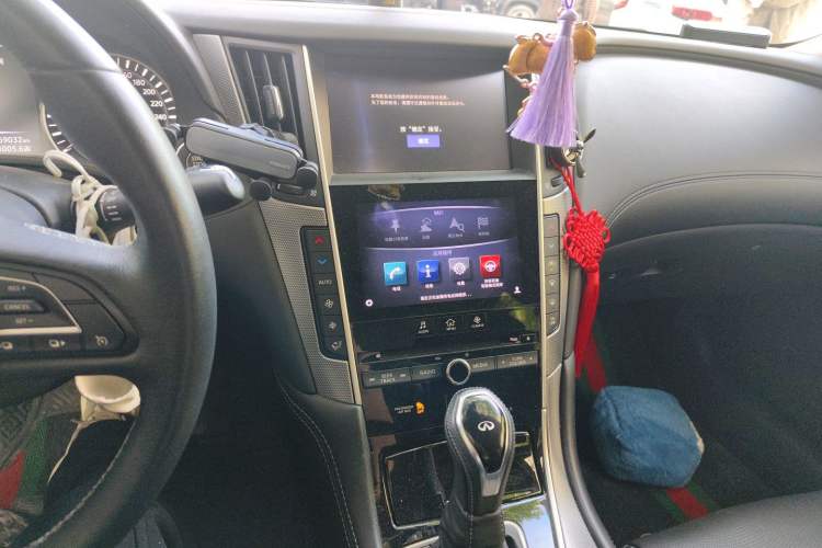 Used Infiniti Q50L 2018 2.0T Enjoyment Version China VI Standard Audio And AC Panel