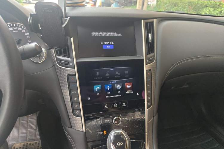 Used Infiniti Q50L 2018 2.0T Enjoyment Version China V Standard Audio And AC Panel
