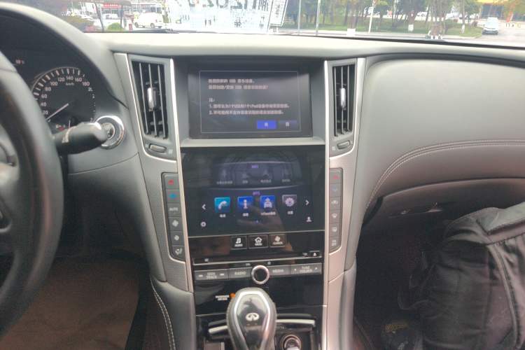 Used Infiniti Q50L 2018 2.0T Enjoyment Version China VI Standard Audio And AC Panel