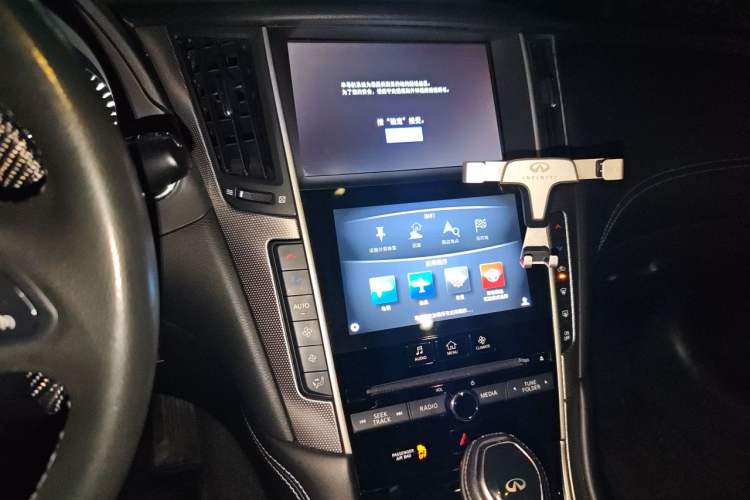 Used Infiniti Q50L 2018 2.0T Enjoyment Version China VI Standard Audio And AC Panel