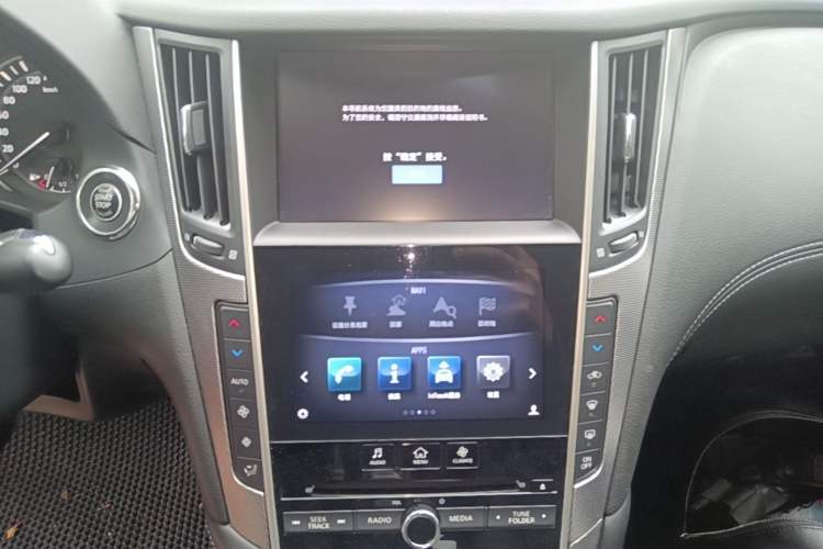 Used Infiniti Q50L 2018 2.0T Enjoyment Version China VI Standard Audio And AC Panel