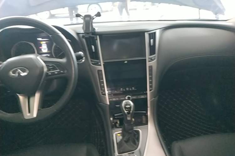 Used Infiniti Q50L 2018 2.0T Enjoyment Version China VI Standard Audio And AC Panel
