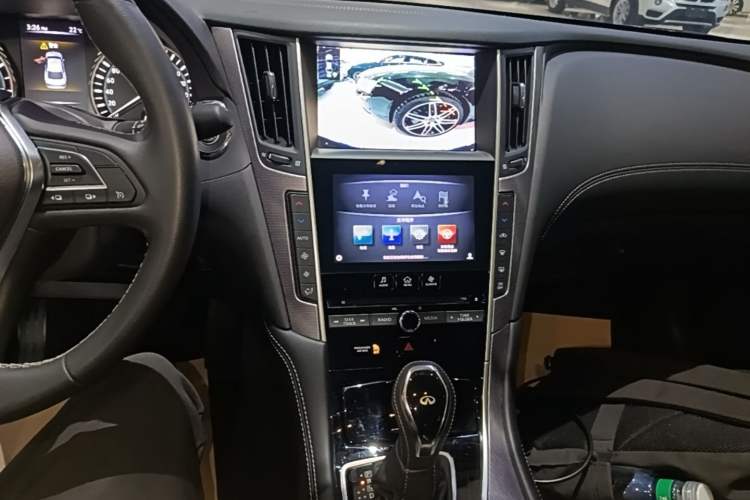 Used Infiniti Q50L 2018 2.0T Enjoyment Version China VI Standard Audio And AC Panel