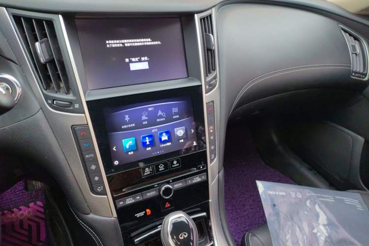 Used Infiniti Q50L 2018 2.0T Enjoyment Version China VI Standard Audio And AC Panel