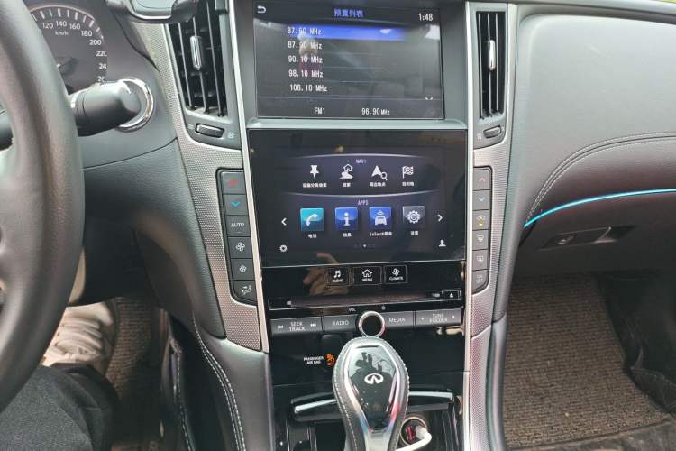 Used Infiniti Q50L 2018 2.0T Enjoyment Version China VI Standard Audio And AC Panel