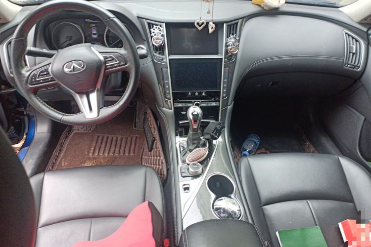 Used Infiniti Q50L 2018 2.0T Comfort Edition China VI Standard Center Console
