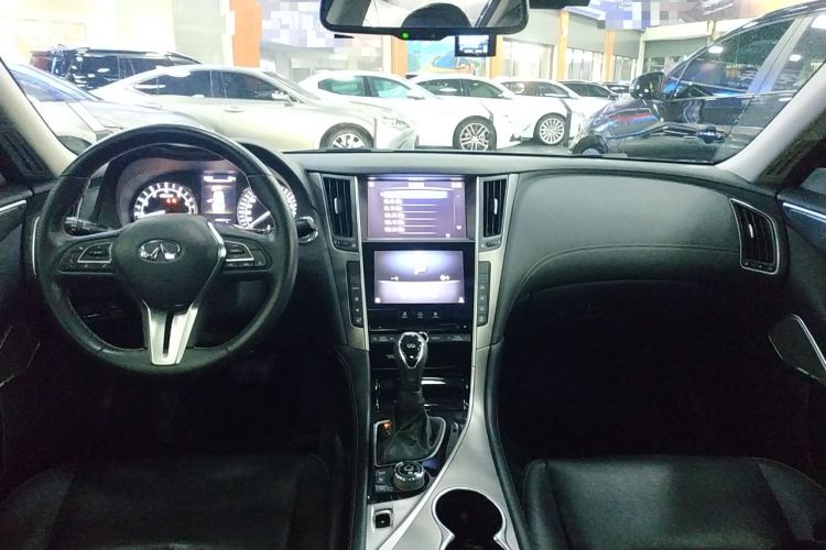 Used Infiniti Q50L 2018 2.0T Enjoyment Edition China V standard Center Console