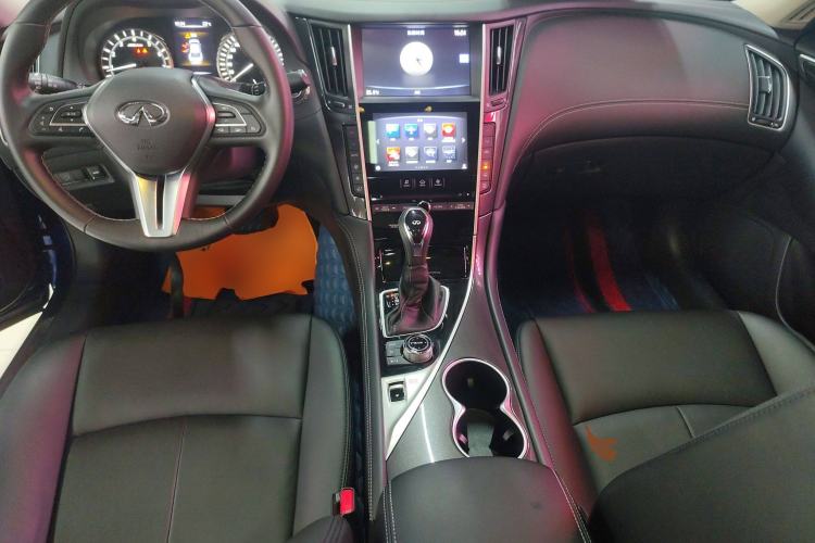 Used Infiniti Q50L 2018 2.0T Comfort Edition China VI Standard Center Console