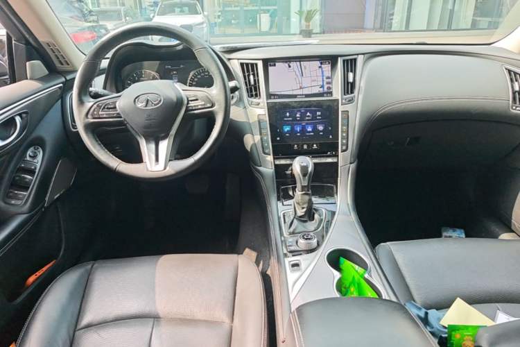 Used Infiniti Q50L 2018 2.0T Enjoyment Edition China V standard Center Console