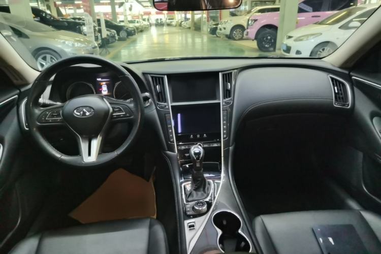 Used Infiniti Q50L 2018 2.0T Comfort Edition China V Standard Center Console