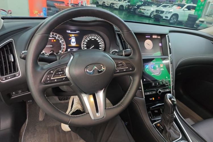 Used Infiniti Q50L 2018 2.0T Comfort Edition China VI Standard Center Console