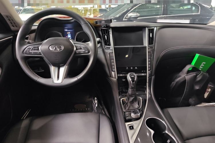 Used Infiniti Q50L 2018 2.0T Comfort Edition China VI Standard Center Console