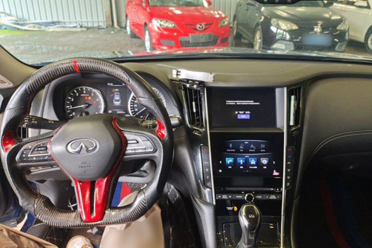Used Infiniti Q50L 2018 2.0T Enjoyment Version China V Standard Center Console