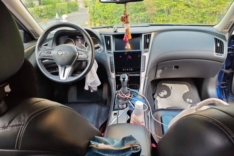 Used Infiniti Q50L 2018 2.0T Enjoyment Version China V Standard Center Console